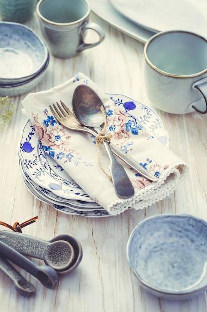 Zestaw porcelany i sztućców